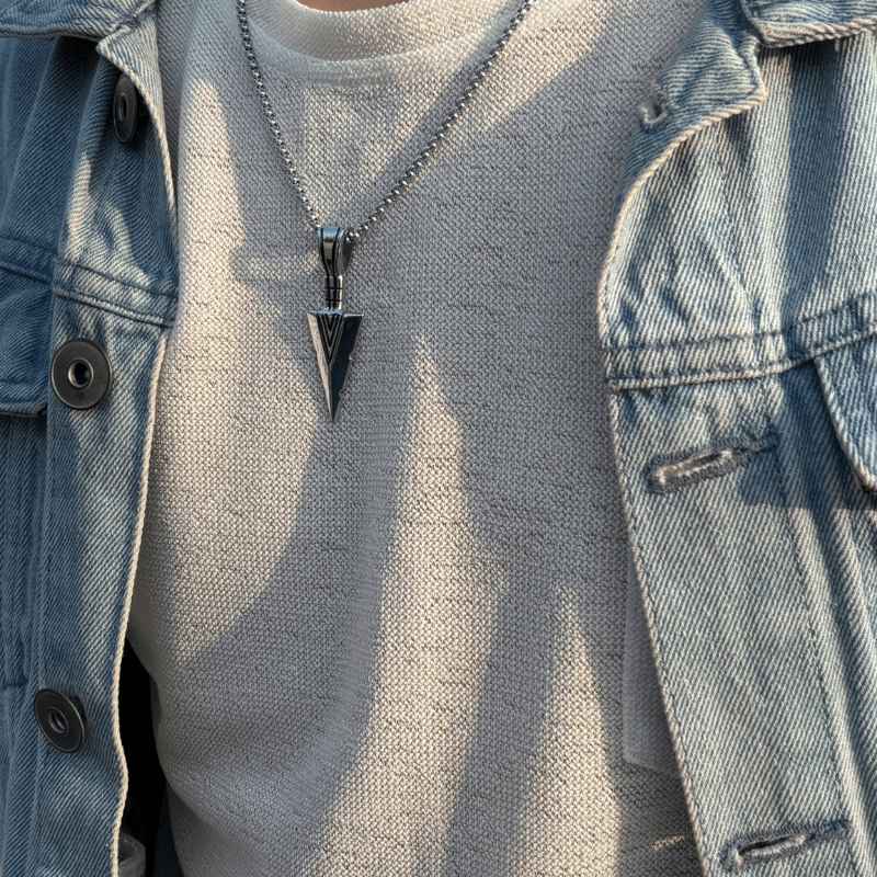 Arrow pendant with chain