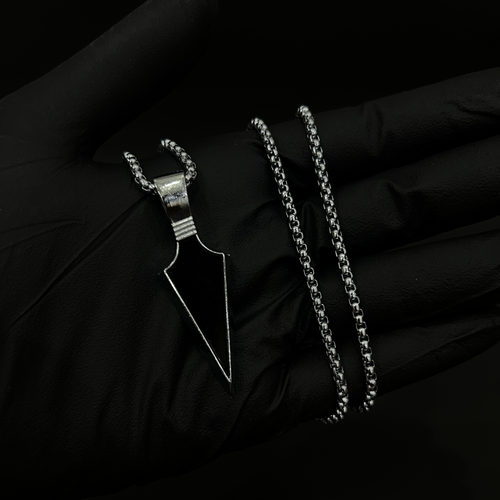 Black stone arrow pendant with chain