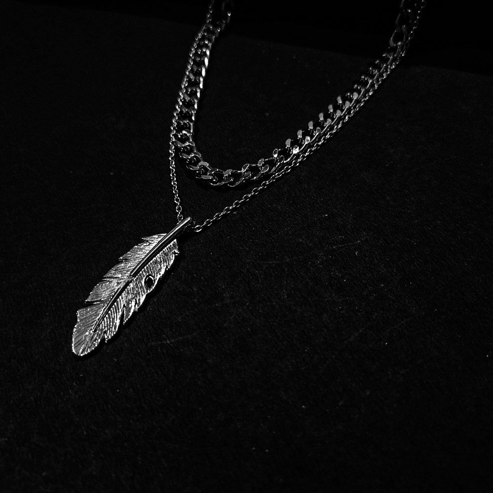 Iconic feather pendant set