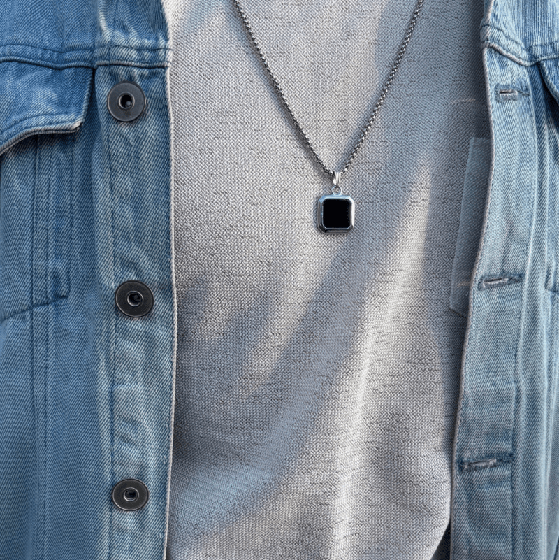 Stone pendant with chain