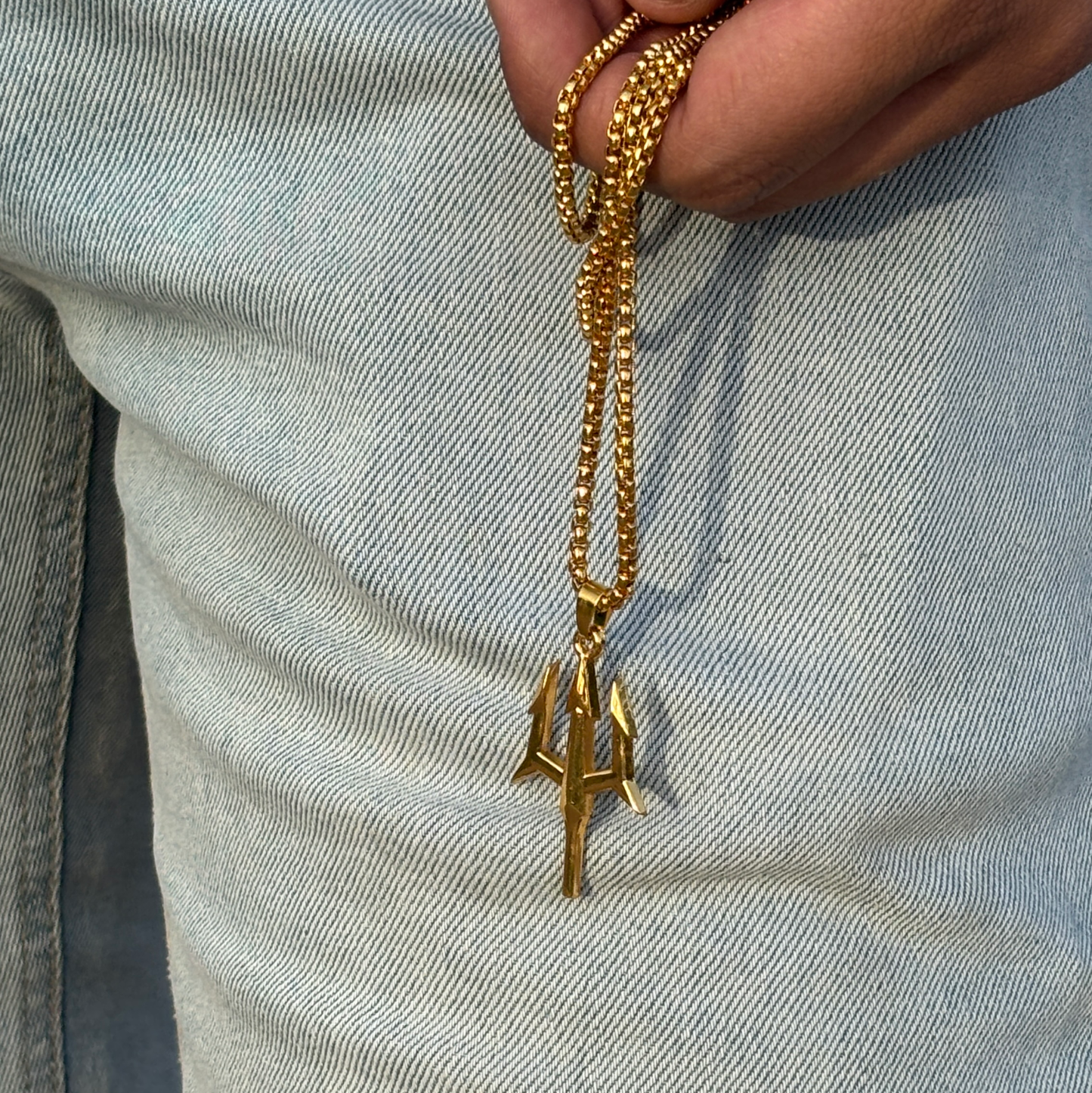 Exclusive trident pendant with chain