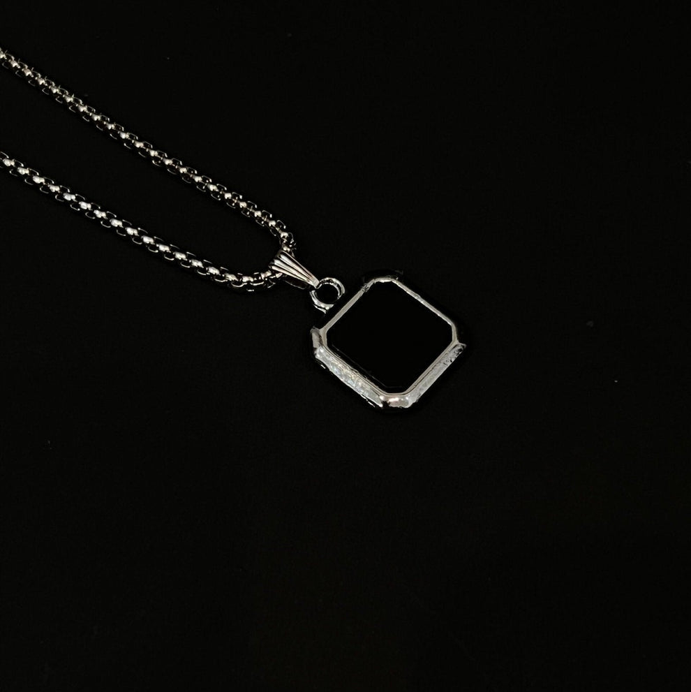 Stone pendant with chain