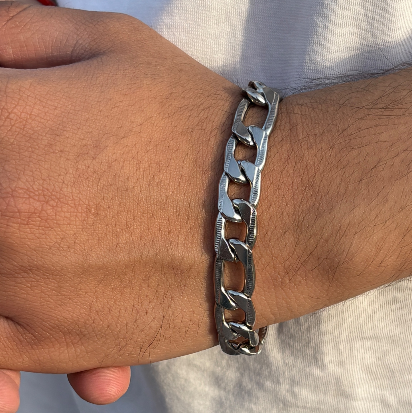 Curb chain link bracelet