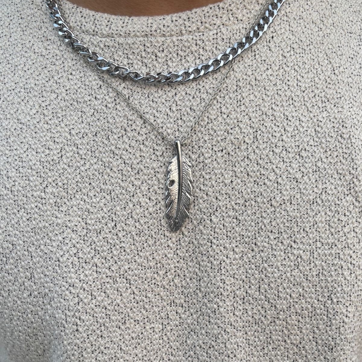 Iconic feather pendant set