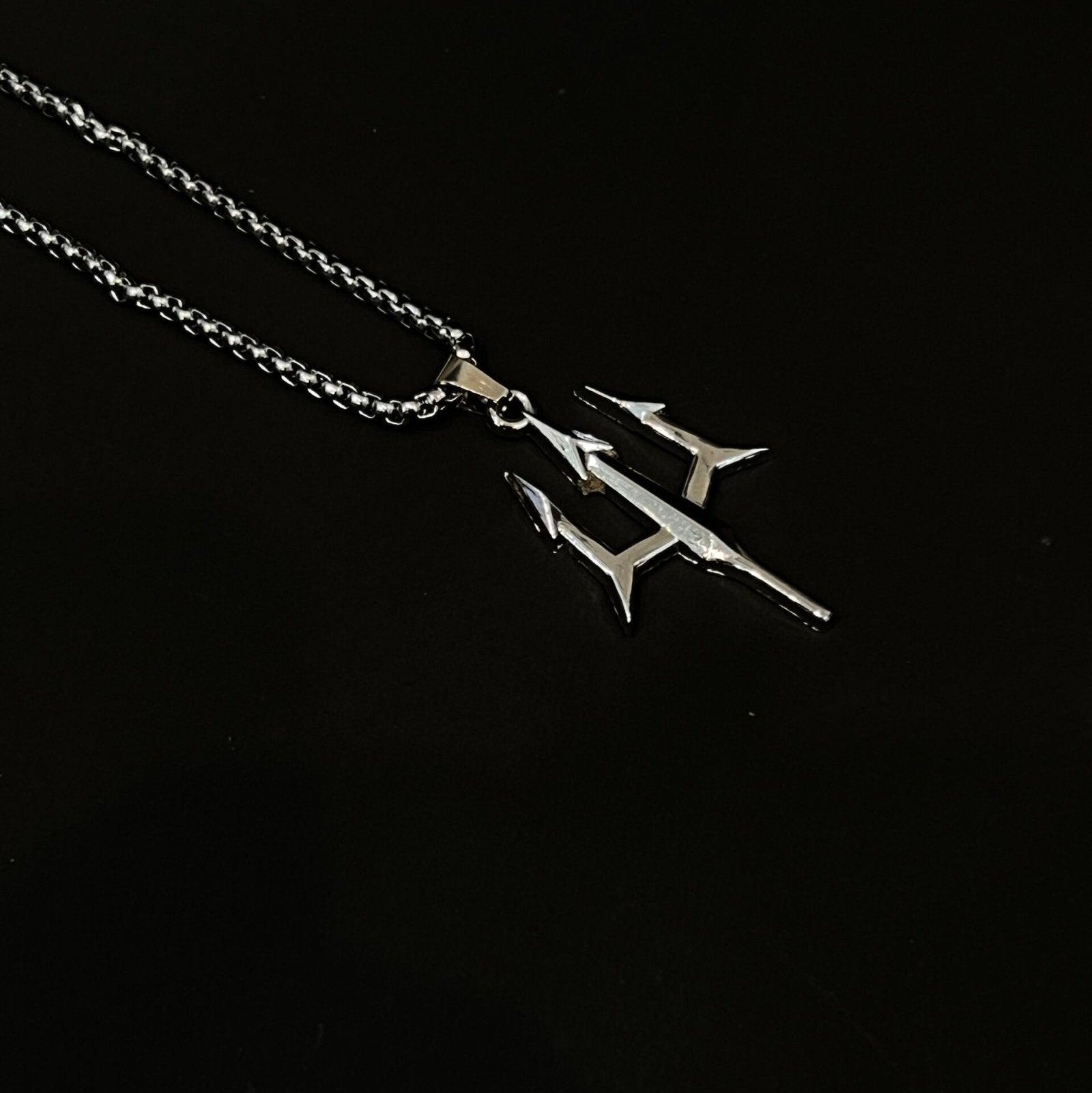 Iconic trident pendant with chain
