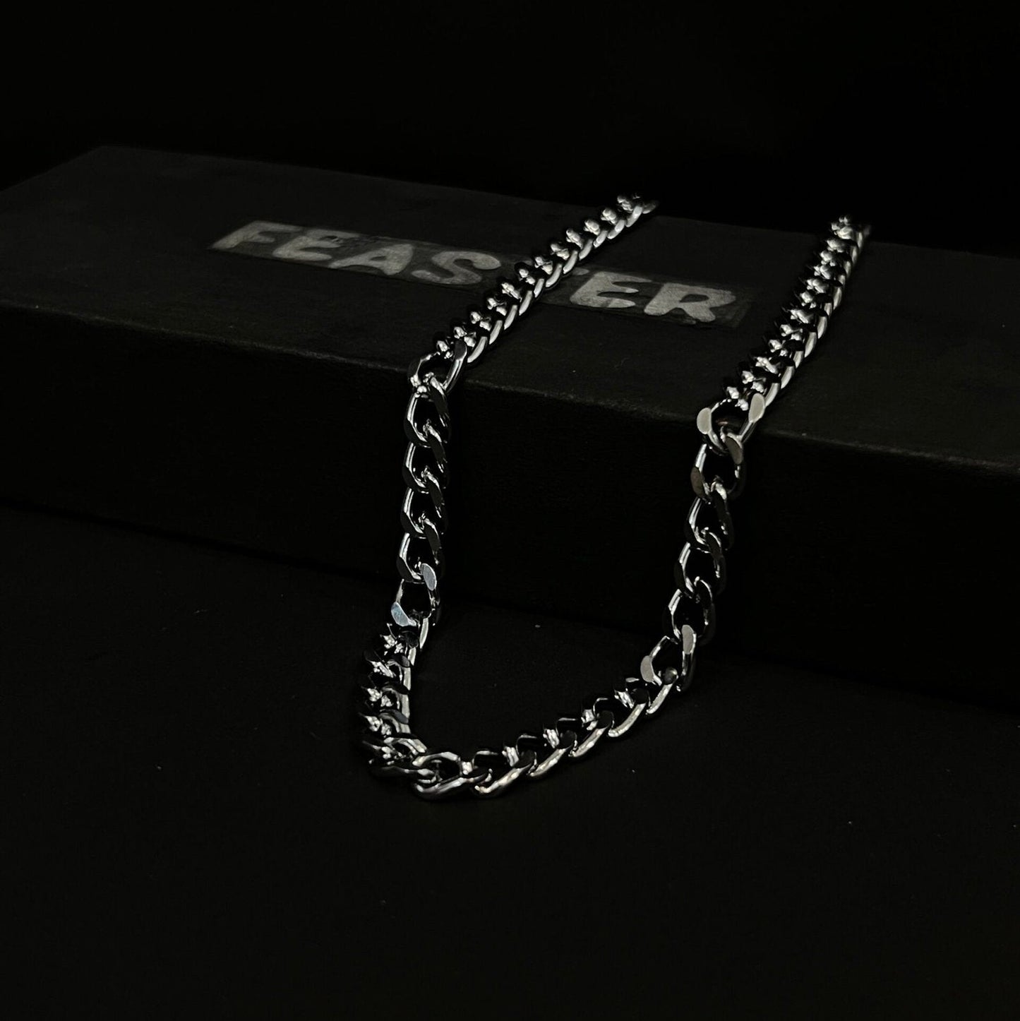 Curb western style chain