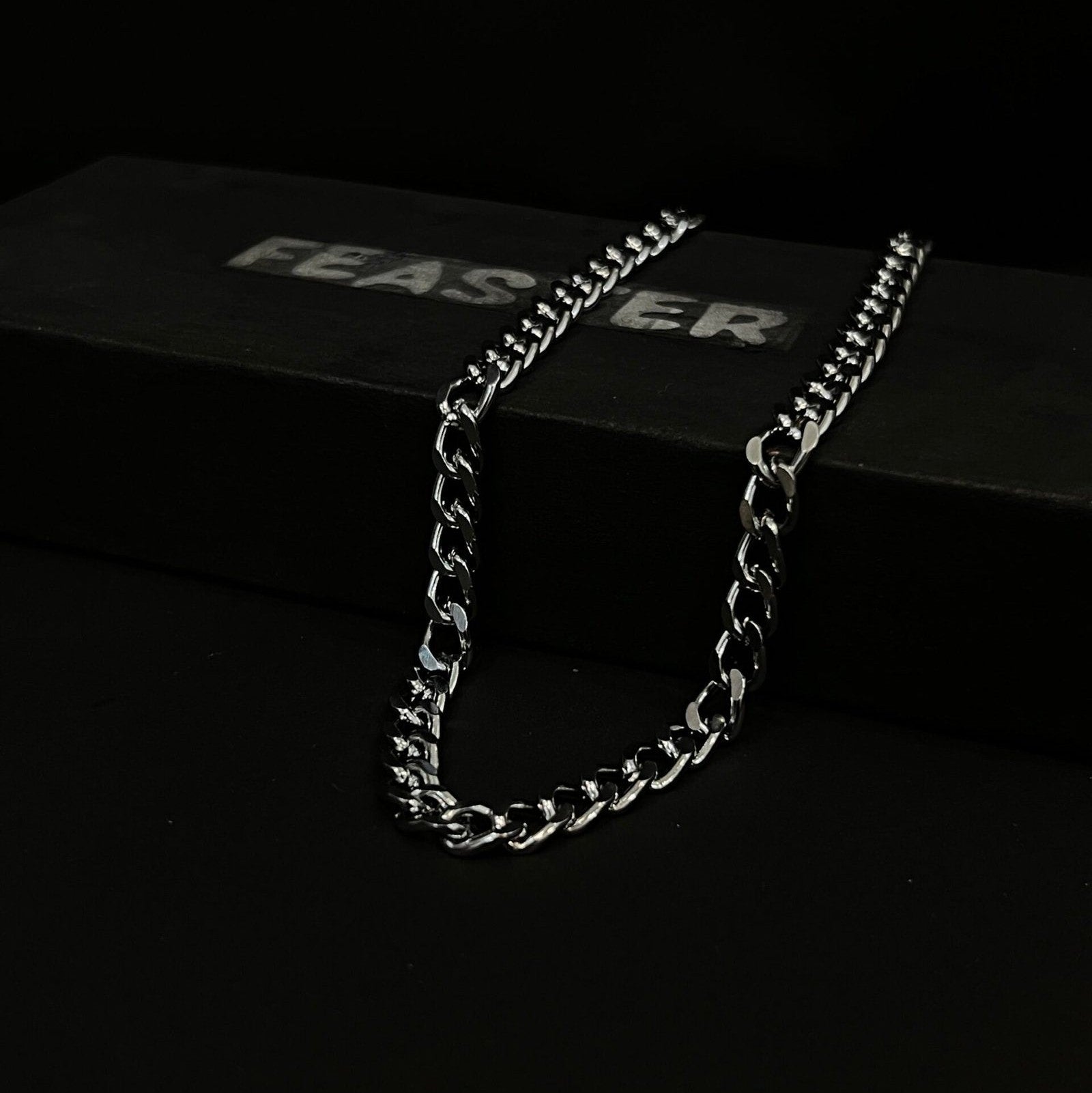 Curb western style chain