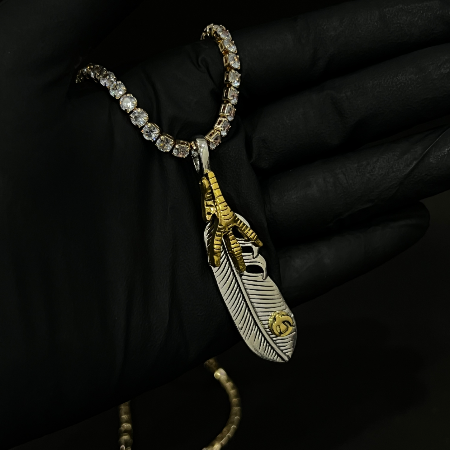 Grave pendant with chain