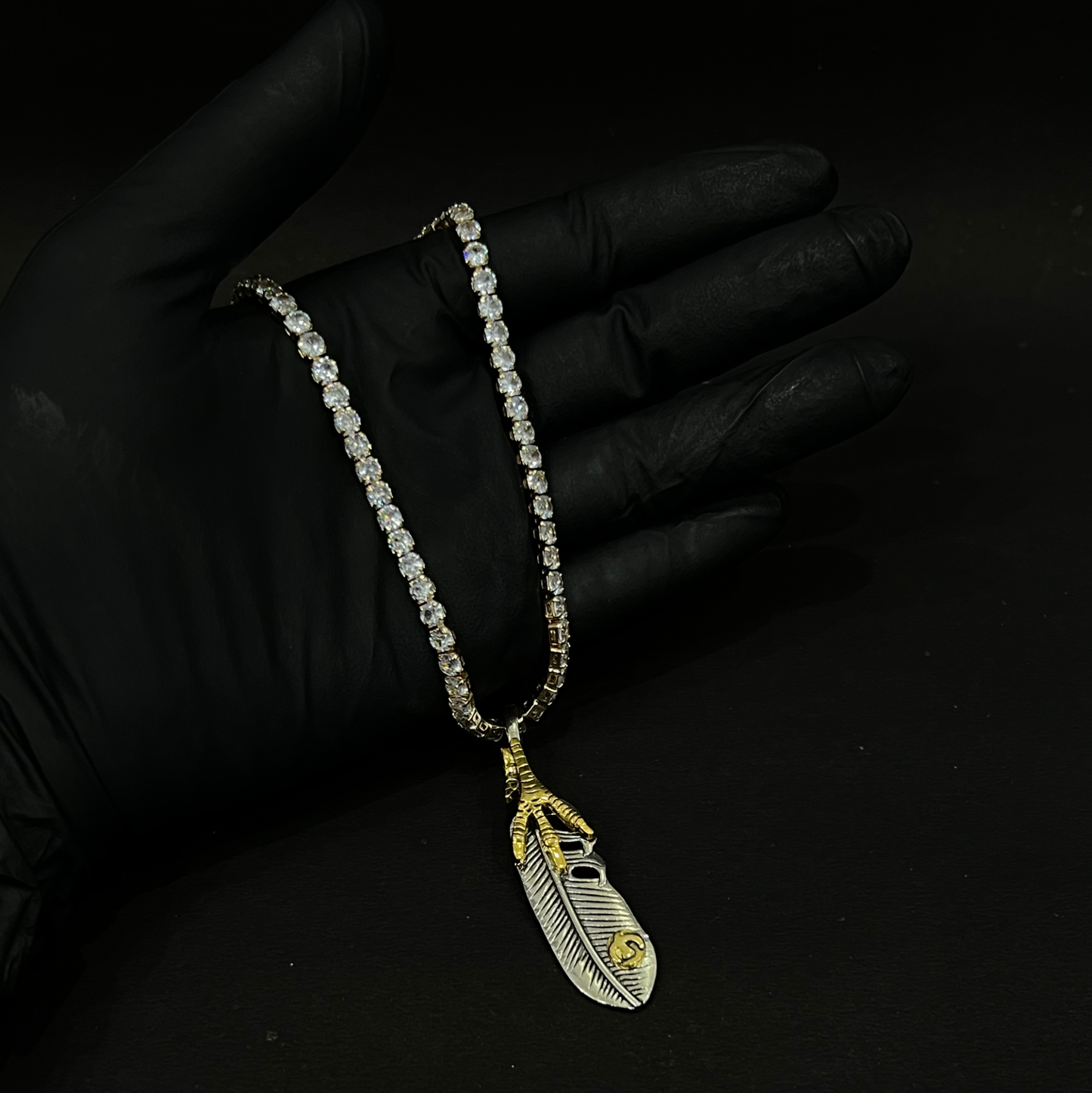 Grave pendant with chain