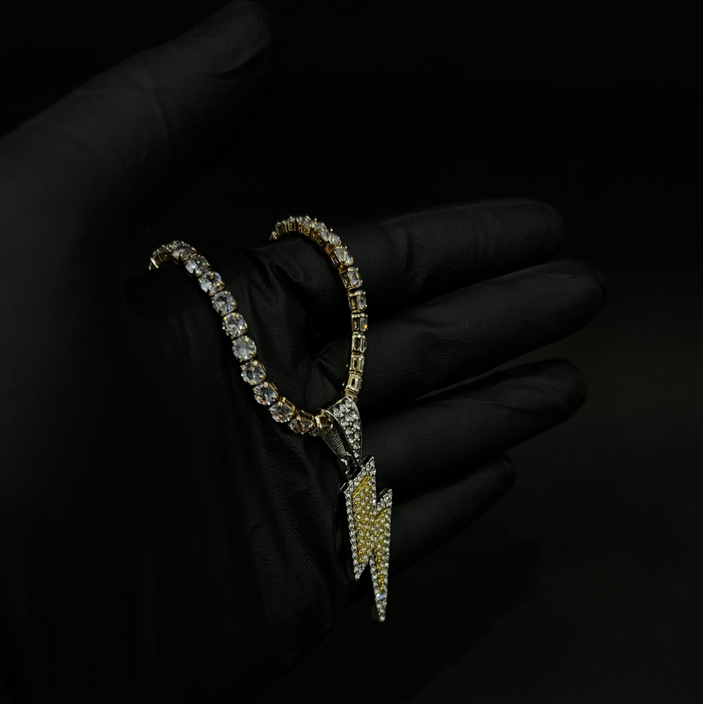 Eclipse pendant with chain