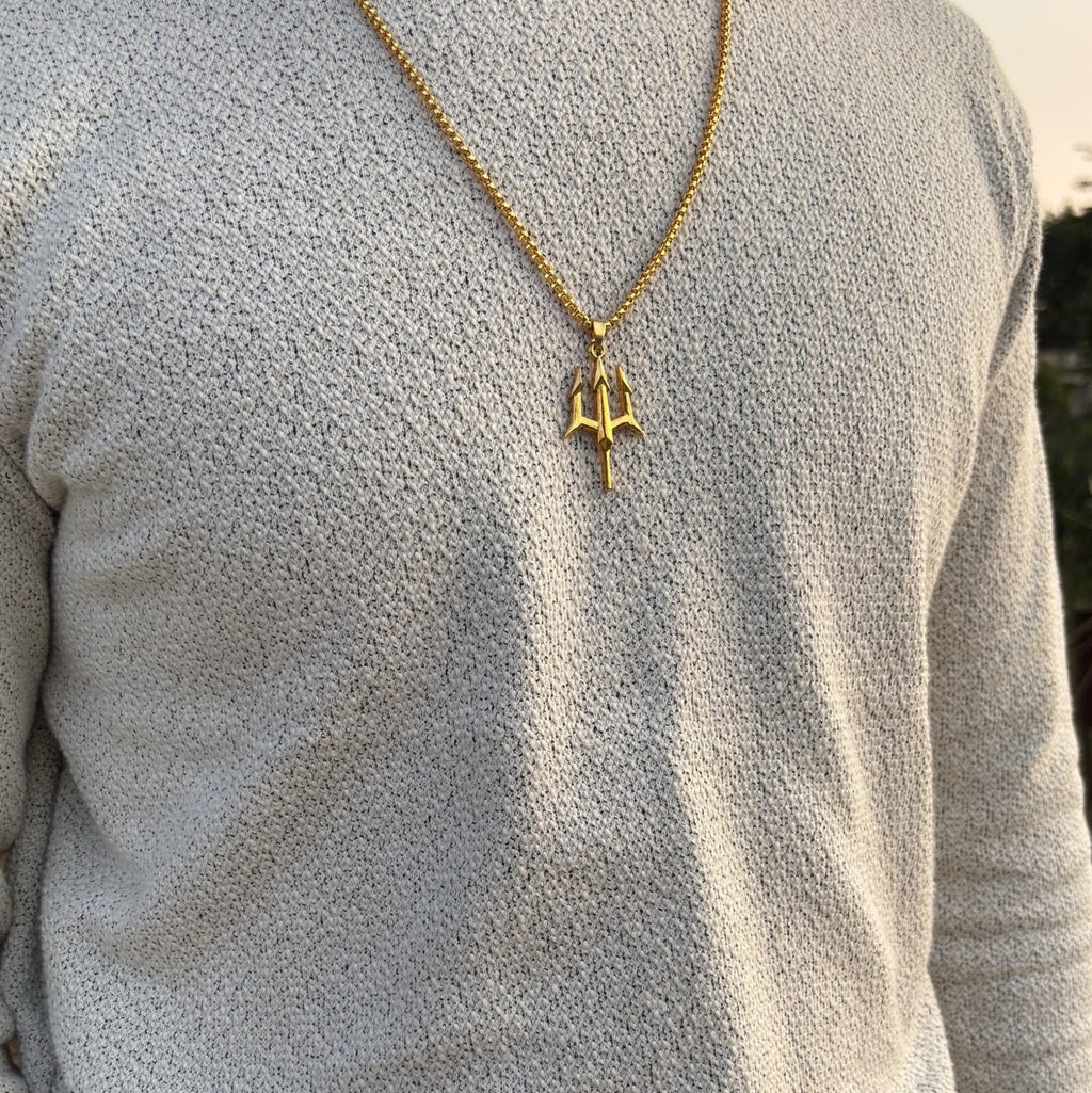 Exclusive trident pendant with chain